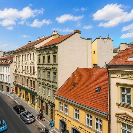 Luxury Boutique | Heart Of Old Town Apartment