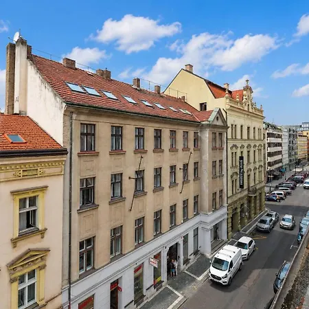 Luxury Boutique | Heart Of Old Town Apartment